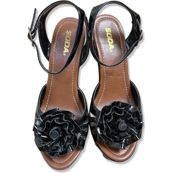 ⭐️SODA Black Patent Wedge Sandals with Rosette and Strap - Picture 2 of 9